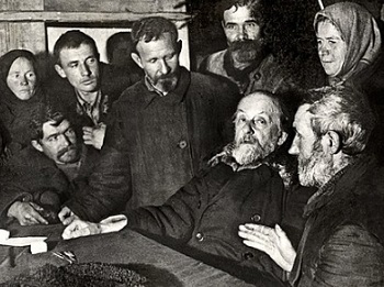K. E. Tsiolkovsky talks with the collective farmers after his lecture "When the Sun goes out". The village of Ugra, December 2, 1934 | Hobby Keeper Articles