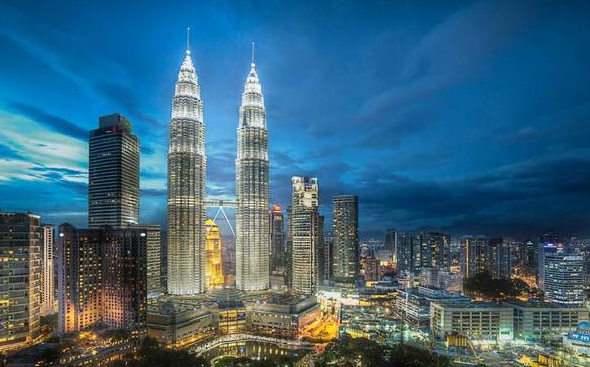 Night view of Kuala Lumpur from Petronas twin towers | Hobby Keeper Articles