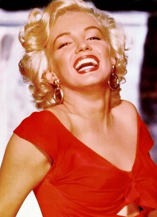 Photo of a smiling Marilyn Monroe | Hobby Keeper Articles