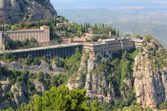 Benedictine monastery in the beautiful mountain area of Montserrat | Hobby Keeper Articles