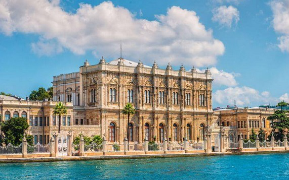 Dolmabahce Palace | Hobby Keeper Articles